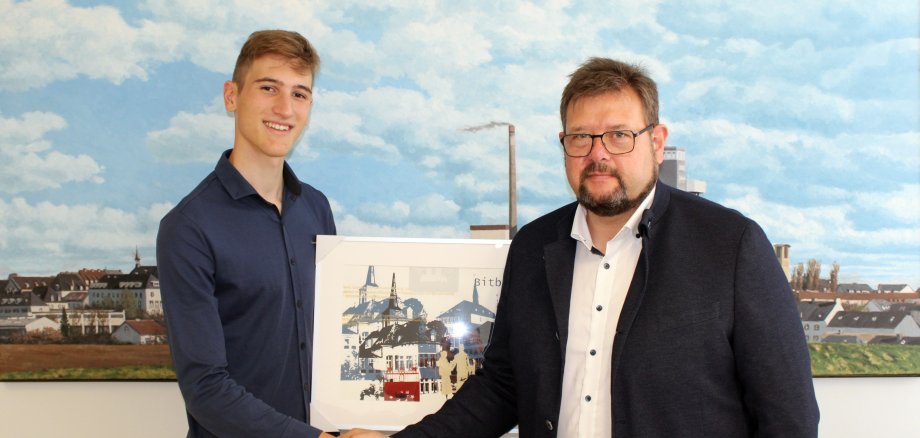 Bürgermeister Joachim Kandels mit Europameister Finn Vogler.